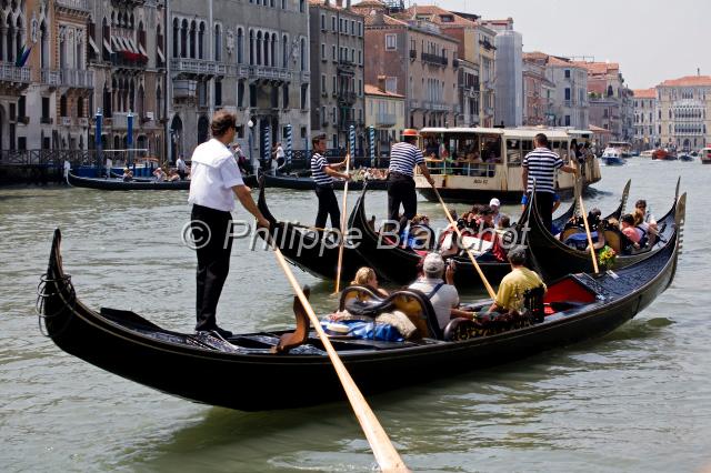 italie venise 06.jpg - Gondole sur le grand CanalVenise, Italie
